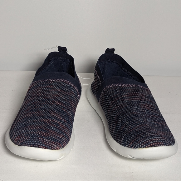 NEW isotoner Womens Lightweight and Breathable Elastic Knit Slip-on Shoe Slipper - Picture 3 of 4